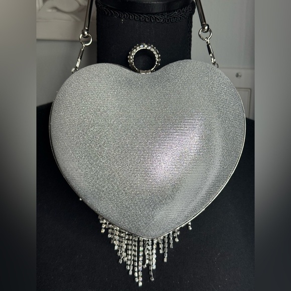 Elegant Silver & Crystal Heart-Shaped Evening Bag - Picture 4 of 5